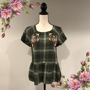 Plaid embroidered floral short sleeve top